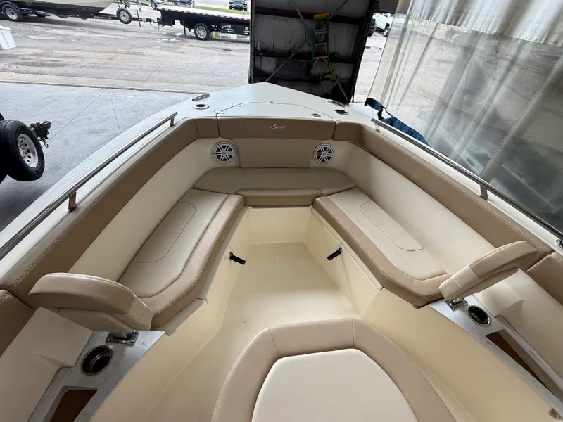Slide: The Image of Scout 240 XSF 2024 - 10