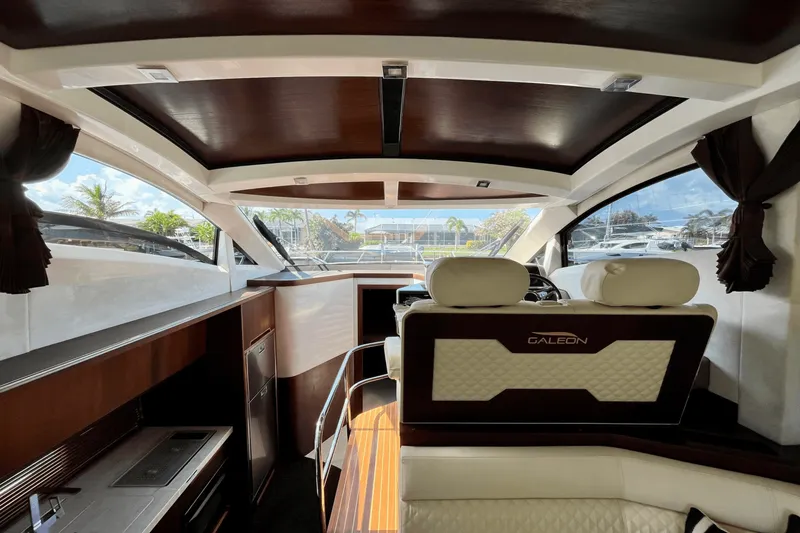 Slide: The Image of Galeon 430 HTC 2018 - 22