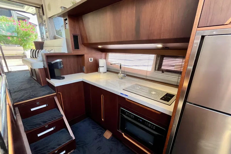 Slide: The Image of Galeon 430 HTC 2018 - 24