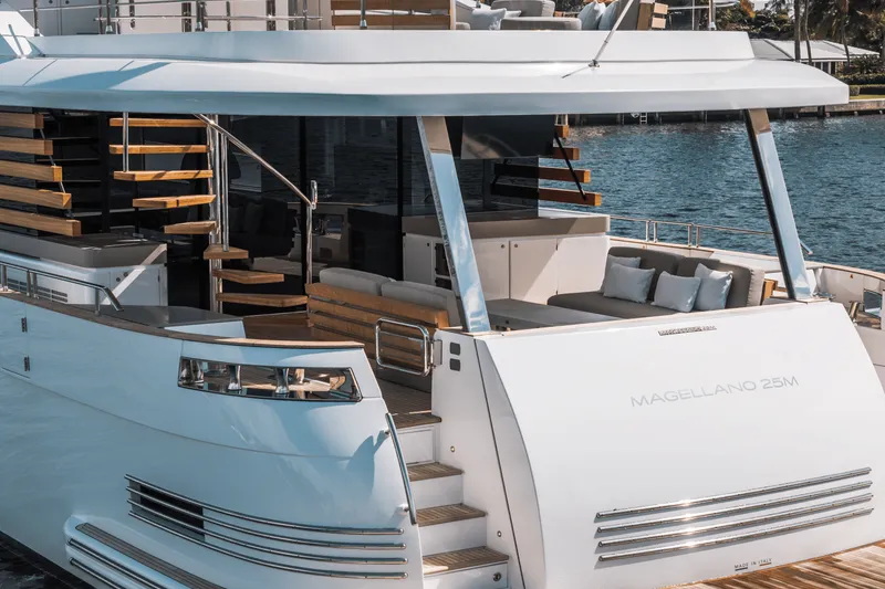 Slide: The Image of Azimut Magellano 25M 2026 - 10