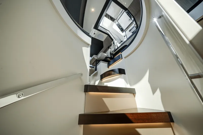 Slide: The Image of Azimut Magellano 25M 2026 - 100