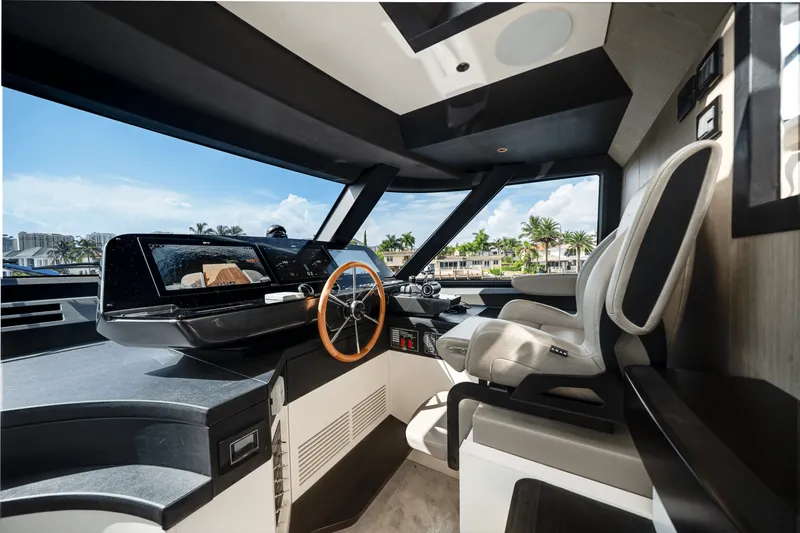 Slide: The Image of Azimut Magellano 25M 2026 - 101