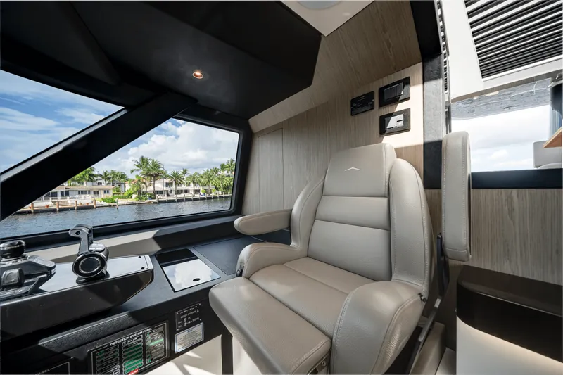 Slide: The Image of Azimut Magellano 25M 2026 - 106