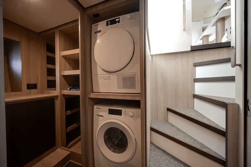 Slide: The Image of Azimut Magellano 25M 2026 - 115