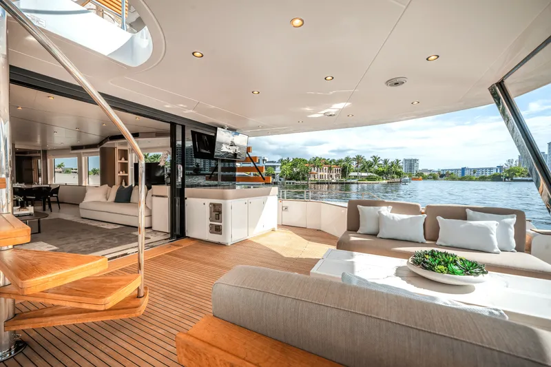 Slide: The Image of Azimut Magellano 25M 2026 - 12