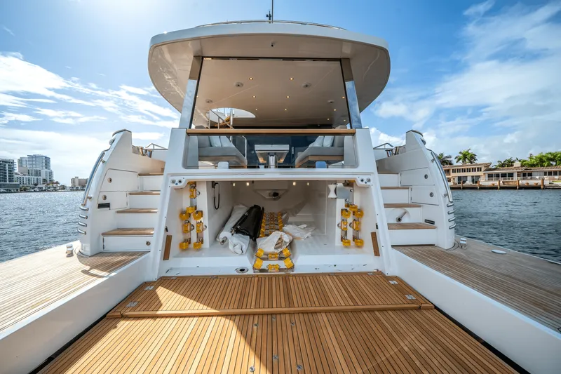 Slide: The Image of Azimut Magellano 25M 2026 - 124