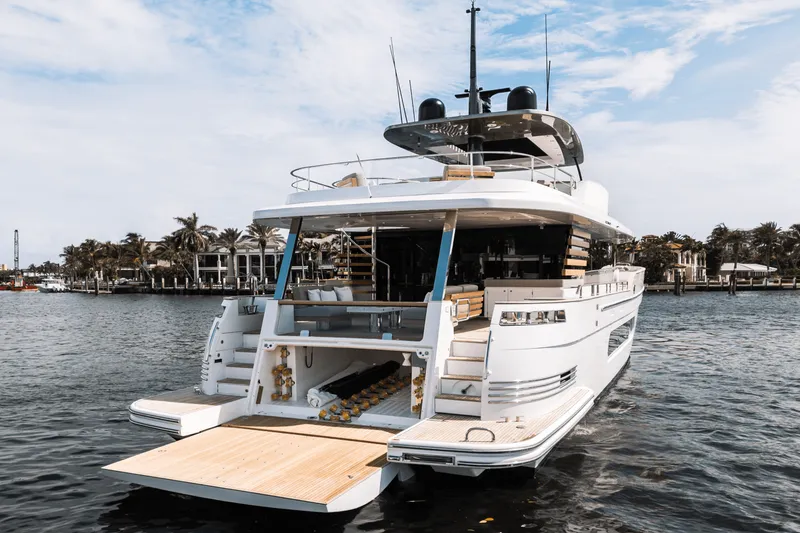 Slide: The Image of Azimut Magellano 25M 2026 - 125