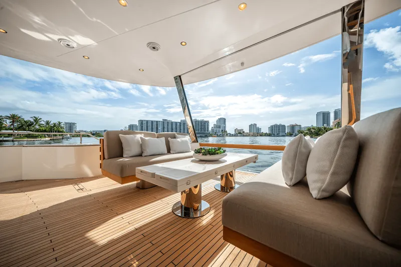 Slide: The Image of Azimut Magellano 25M 2026 - 13