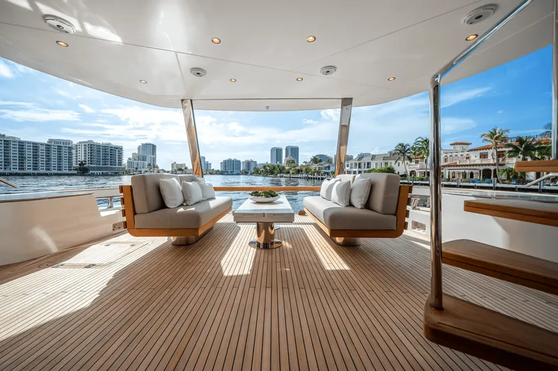 Slide: The Image of Azimut Magellano 25M 2026 - 14