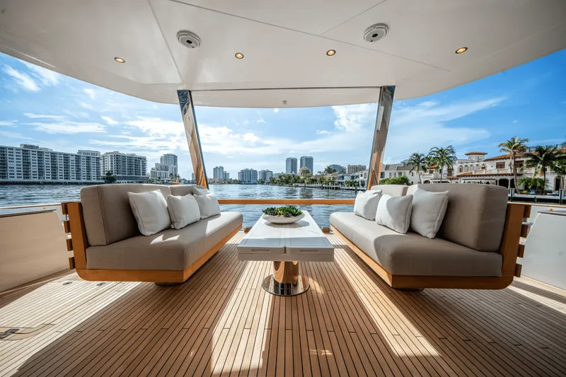 Slide: The Image of Azimut Magellano 25M 2026 - 15