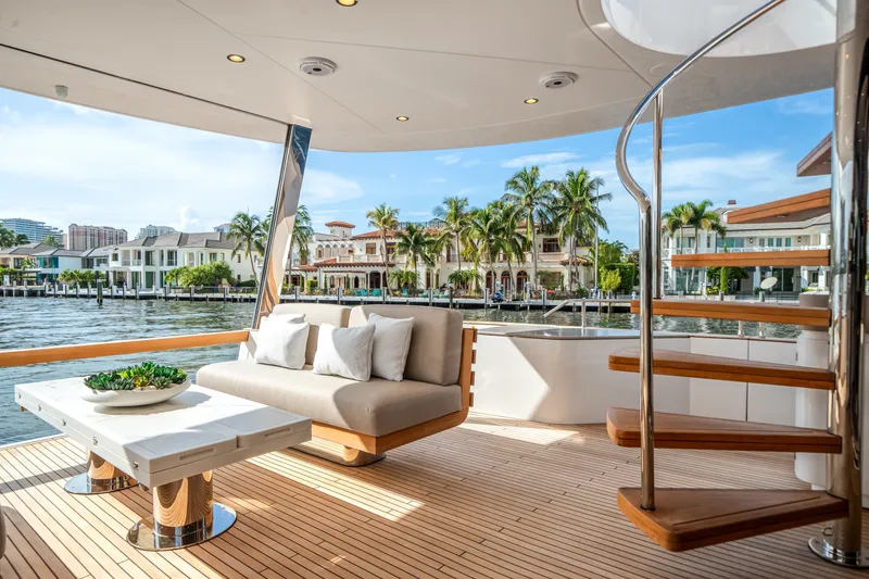 Slide: The Image of Azimut Magellano 25M 2026 - 16