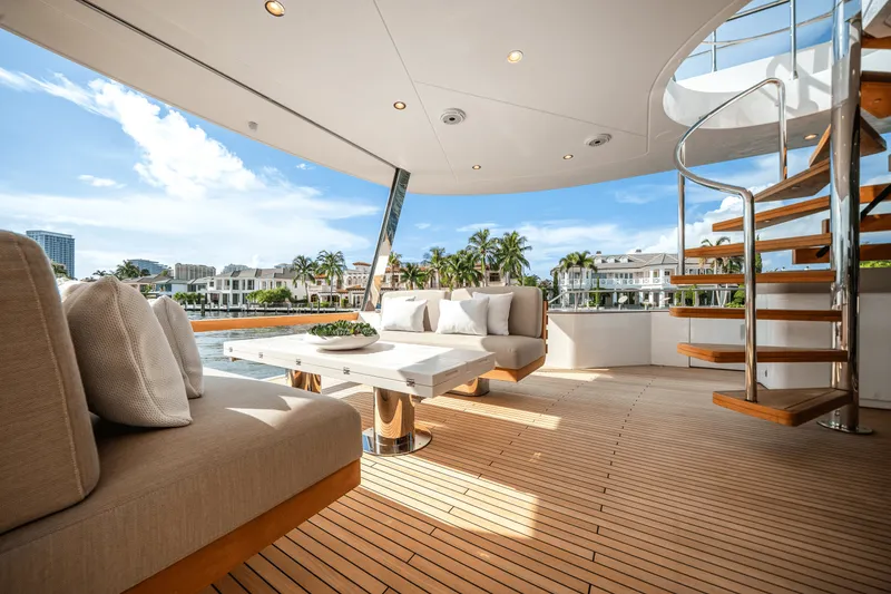 Slide: The Image of Azimut Magellano 25M 2026 - 17