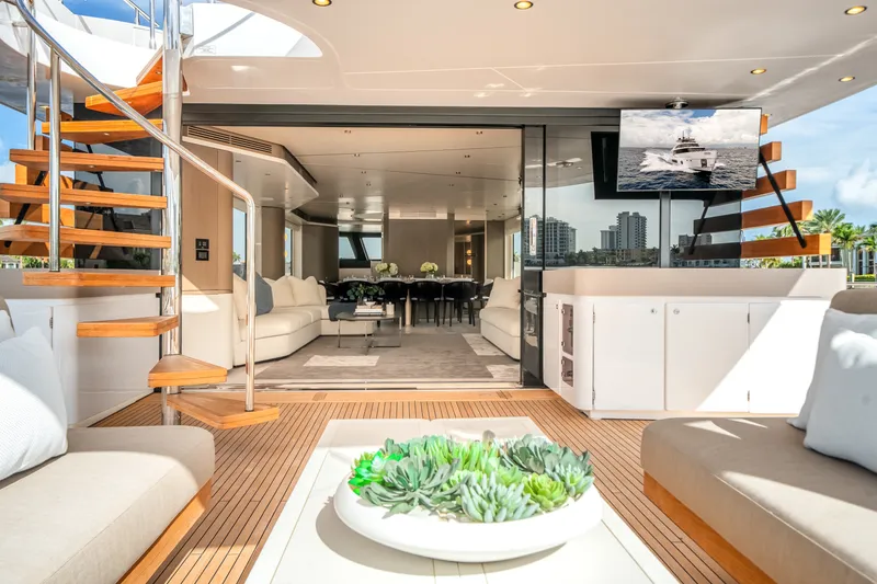 Slide: The Image of Azimut Magellano 25M 2026 - 19