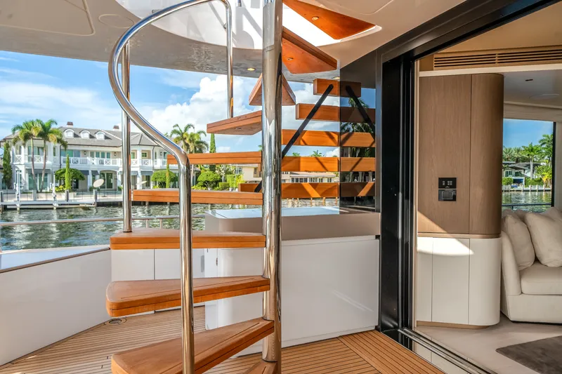 Slide: The Image of Azimut Magellano 25M 2026 - 20