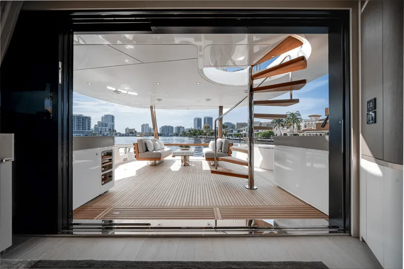 Slide: The Image of Azimut Magellano 25M 2026 - 21