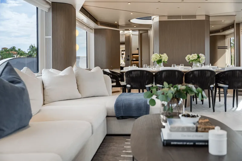 Slide: The Image of Azimut Magellano 25M 2026 - 26