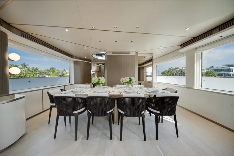 Slide: The Image of Azimut Magellano 25M 2026 - 32