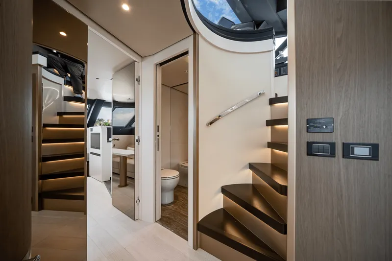 Slide: The Image of Azimut Magellano 25M 2026 - 38