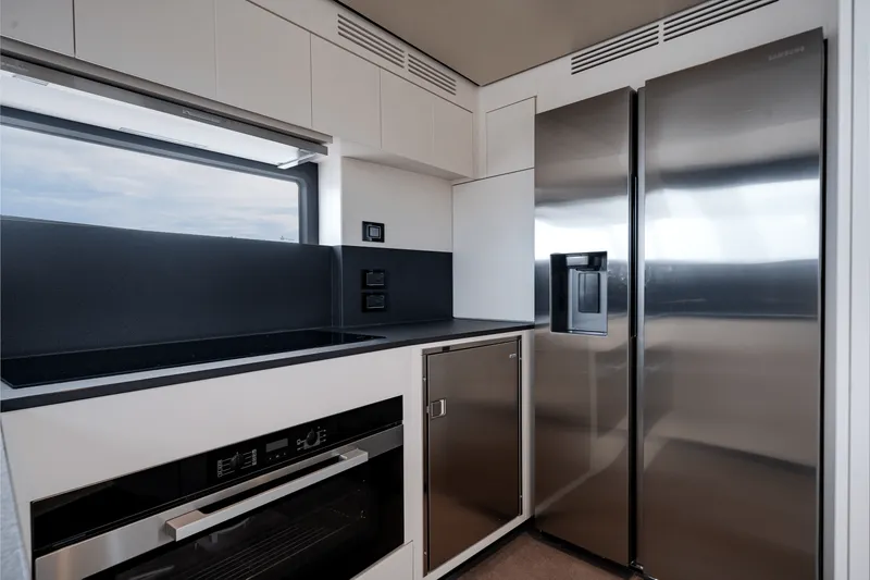 Slide: The Image of Azimut Magellano 25M 2026 - 45