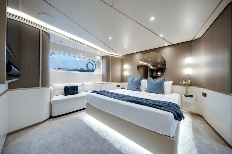 Slide: The Image of Azimut Magellano 25M 2026 - 50