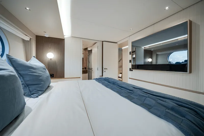 Slide: The Image of Azimut Magellano 25M 2026 - 70