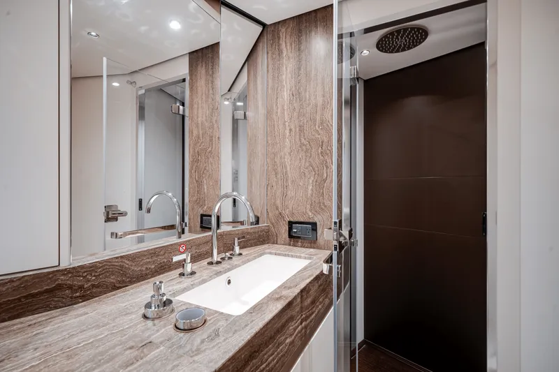 Slide: The Image of Azimut Magellano 25M 2026 - 72