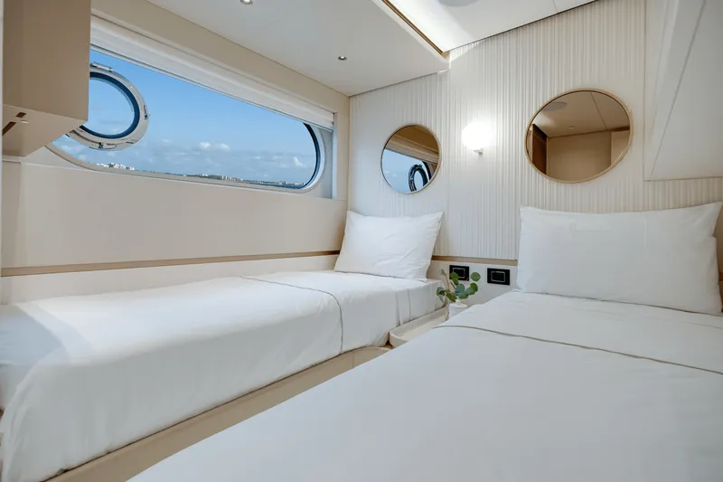 Slide: The Image of Azimut Magellano 25M 2026 - 73