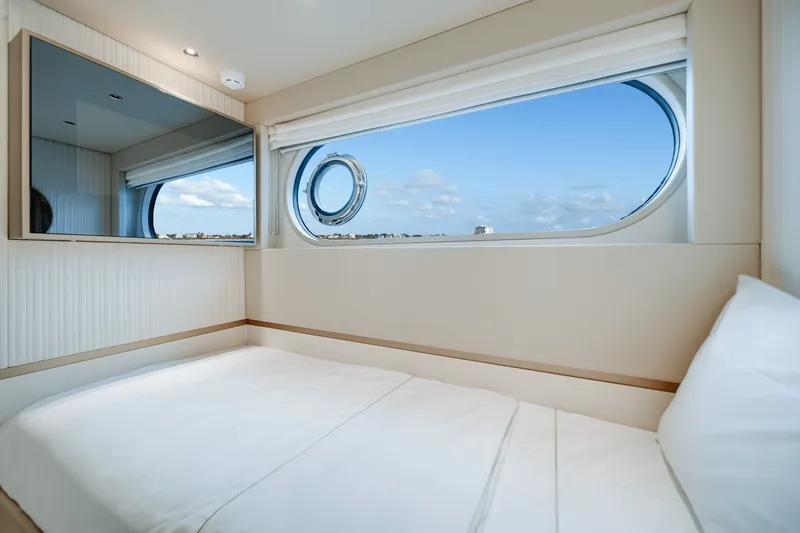 Slide: The Image of Azimut Magellano 25M 2026 - 76