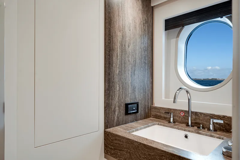 Slide: The Image of Azimut Magellano 25M 2026 - 77