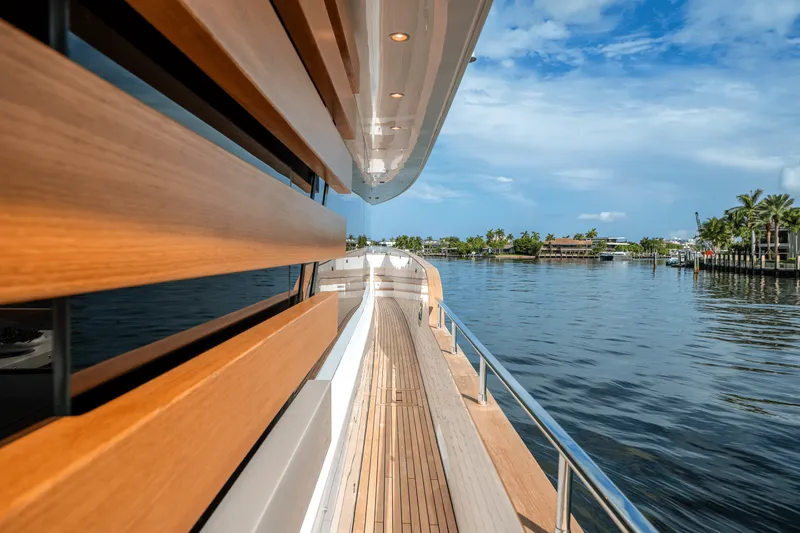 Slide: The Image of Azimut Magellano 25M 2026 - 79