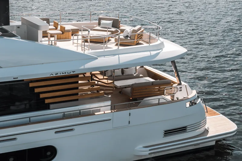 Slide: The Image of Azimut Magellano 25M 2026 - 8