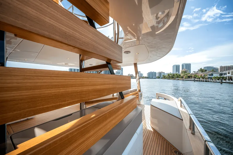 Slide: The Image of Azimut Magellano 25M 2026 - 82