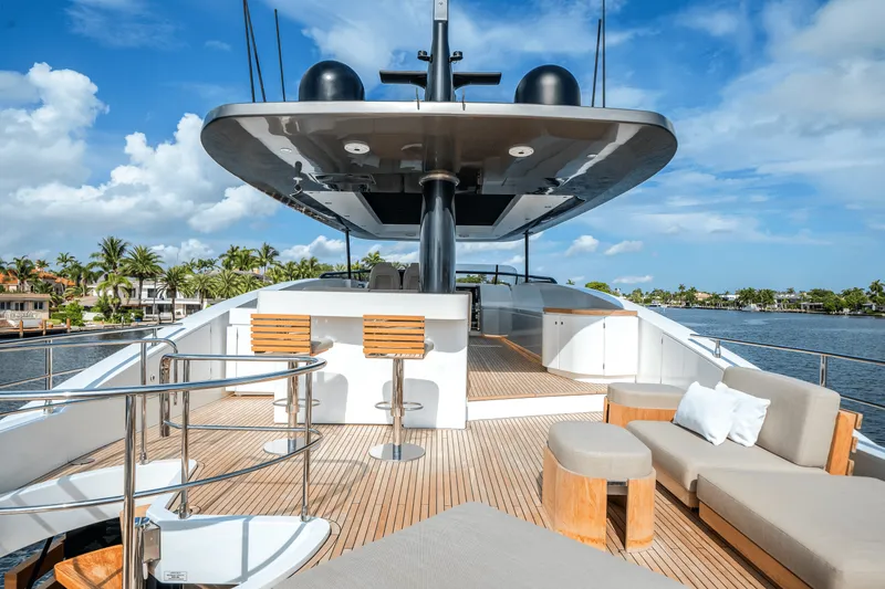 Slide: The Image of Azimut Magellano 25M 2026 - 84