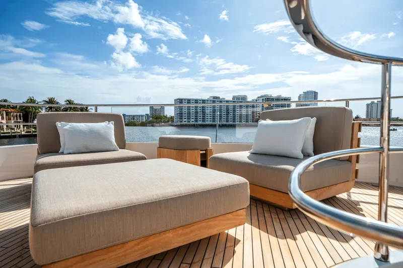 Slide: The Image of Azimut Magellano 25M 2026 - 85