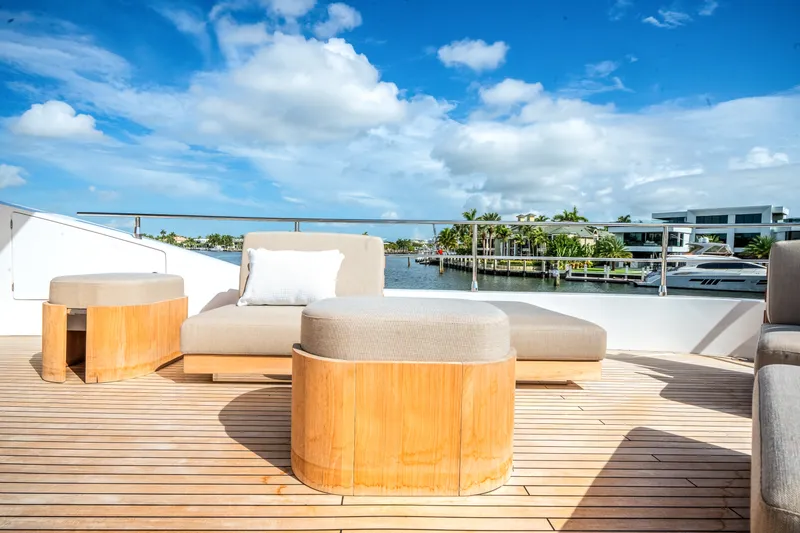 Slide: The Image of Azimut Magellano 25M 2026 - 87