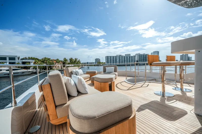 Slide: The Image of Azimut Magellano 25M 2026 - 89