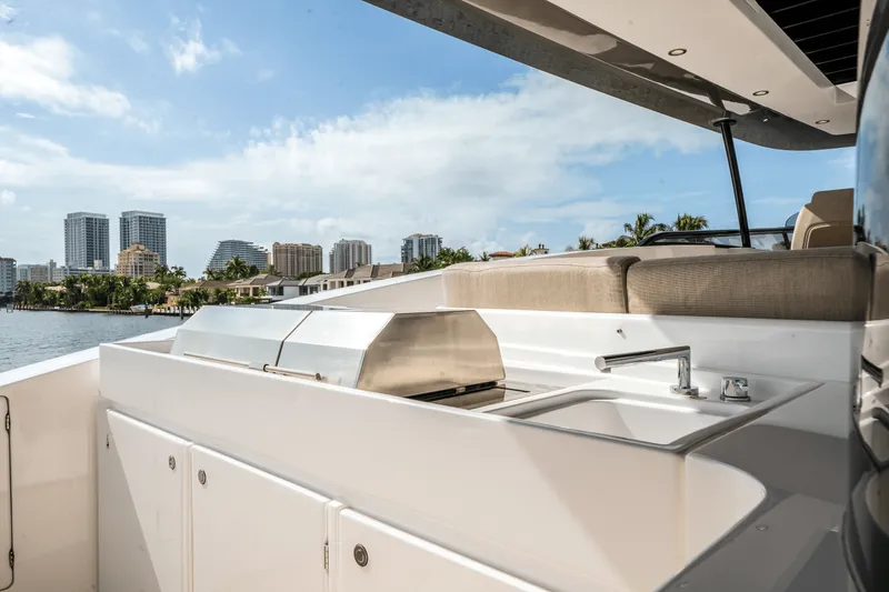 Slide: The Image of Azimut Magellano 25M 2026 - 92