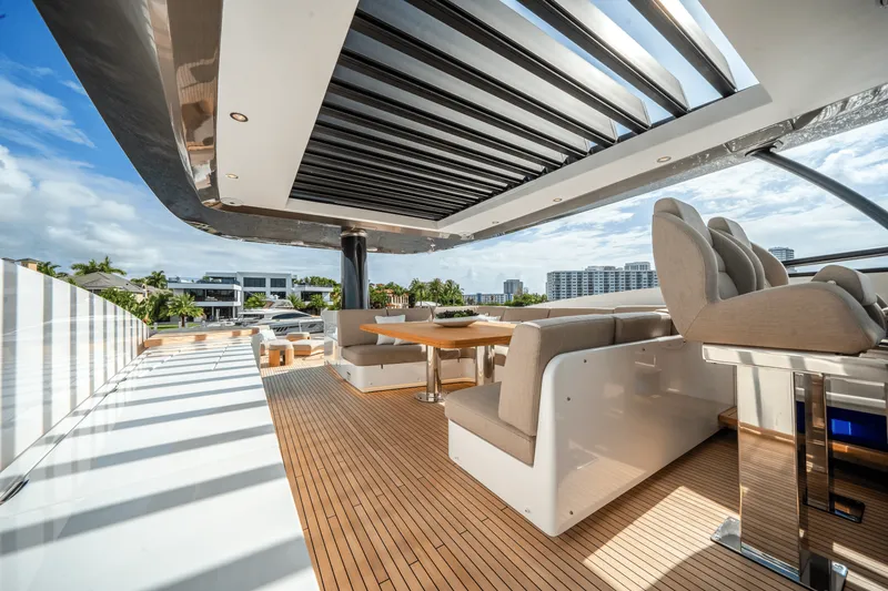 Slide: The Image of Azimut Magellano 25M 2026 - 94