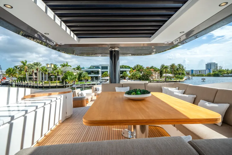 Slide: The Image of Azimut Magellano 25M 2026 - 95