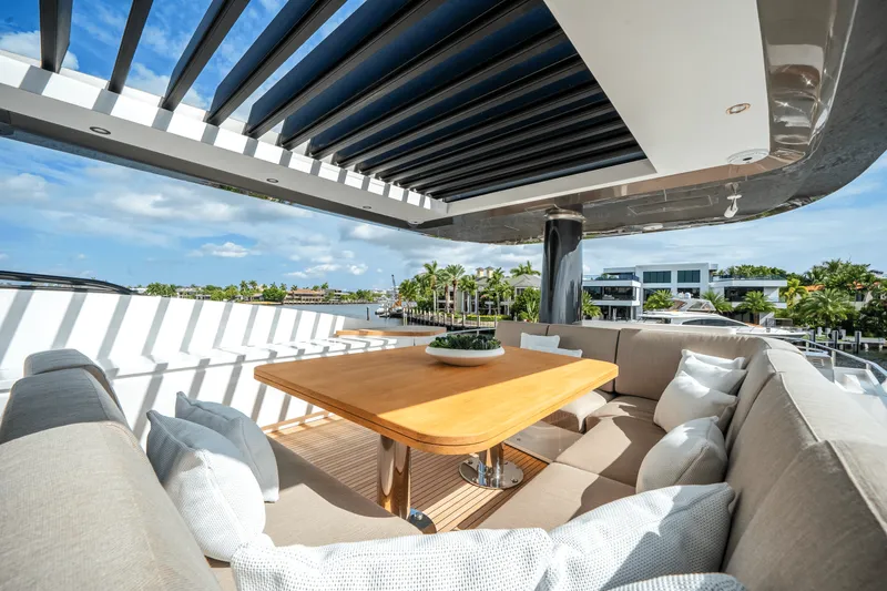 Slide: The Image of Azimut Magellano 25M 2026 - 96