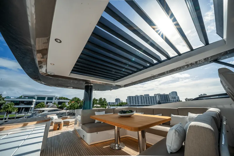 Slide: The Image of Azimut Magellano 25M 2026 - 99