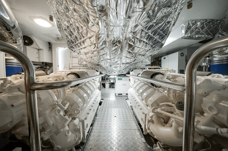 Slide: The Image of Azimut Magellano 25M 2026 - 120