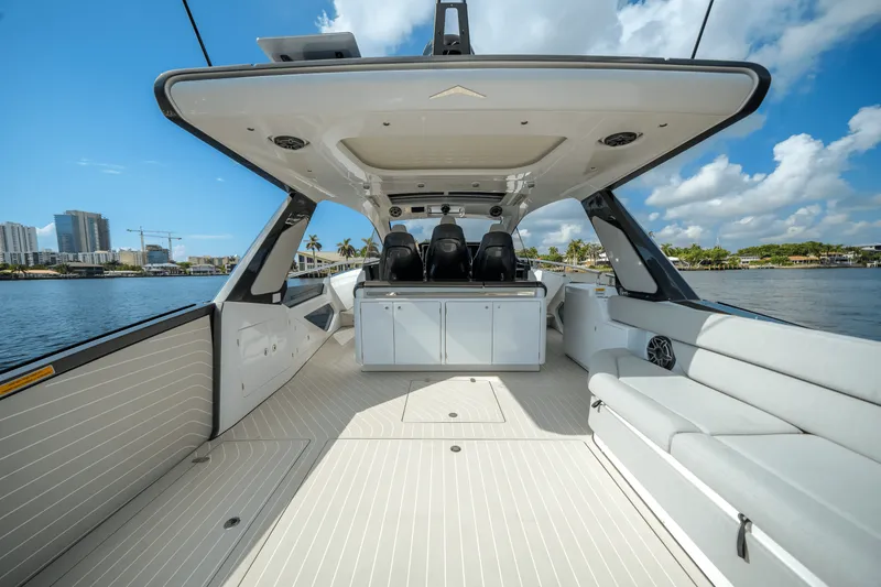 Slide: The Image of Azimut 48 Verve 2026 - 12