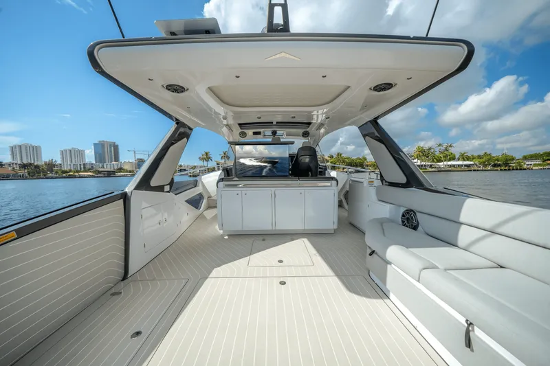 Slide: The Image of Azimut 48 Verve 2026 - 13