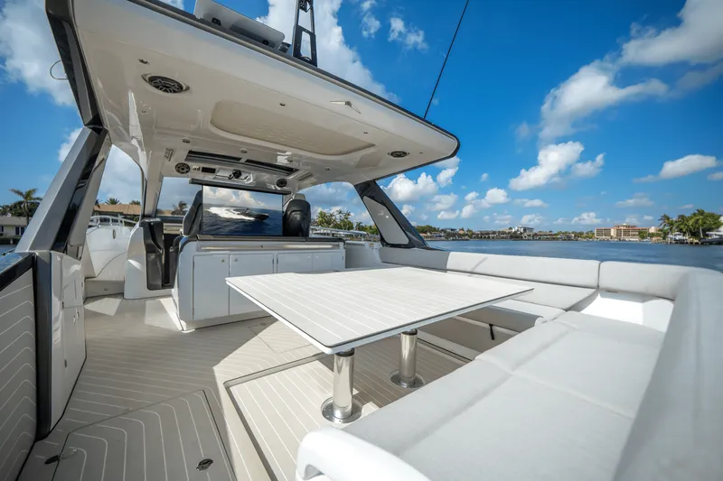 Slide: The Image of Azimut 48 Verve 2026 - 16