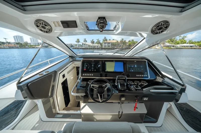 Slide: The Image of Azimut 48 Verve 2026 - 24