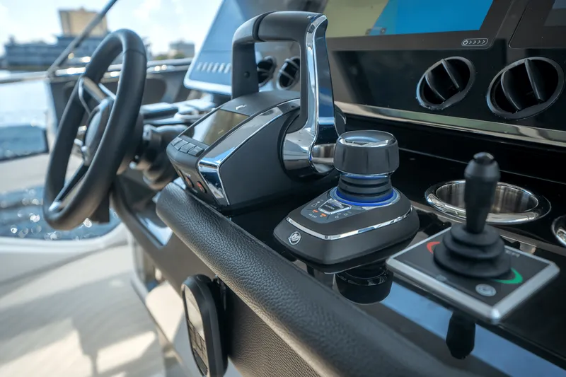 Slide: The Image of Azimut 48 Verve 2026 - 32