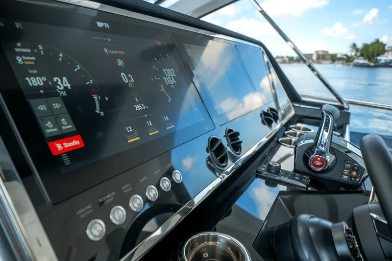 Slide: The Image of Azimut 48 Verve 2026 - 35