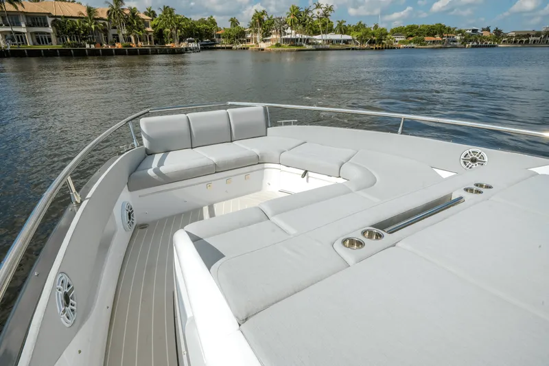 Slide: The Image of Azimut 48 Verve 2026 - 39