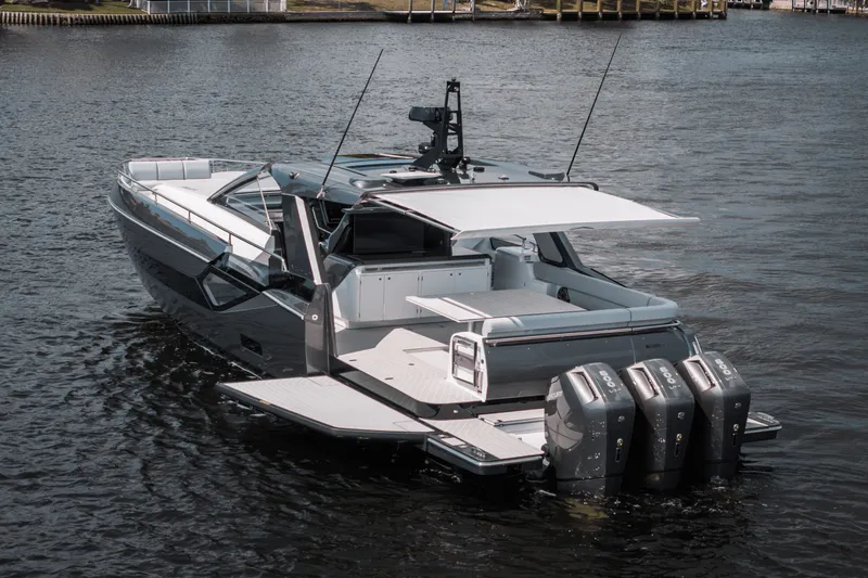 Slide: The Image of Azimut 48 Verve 2026 - 4